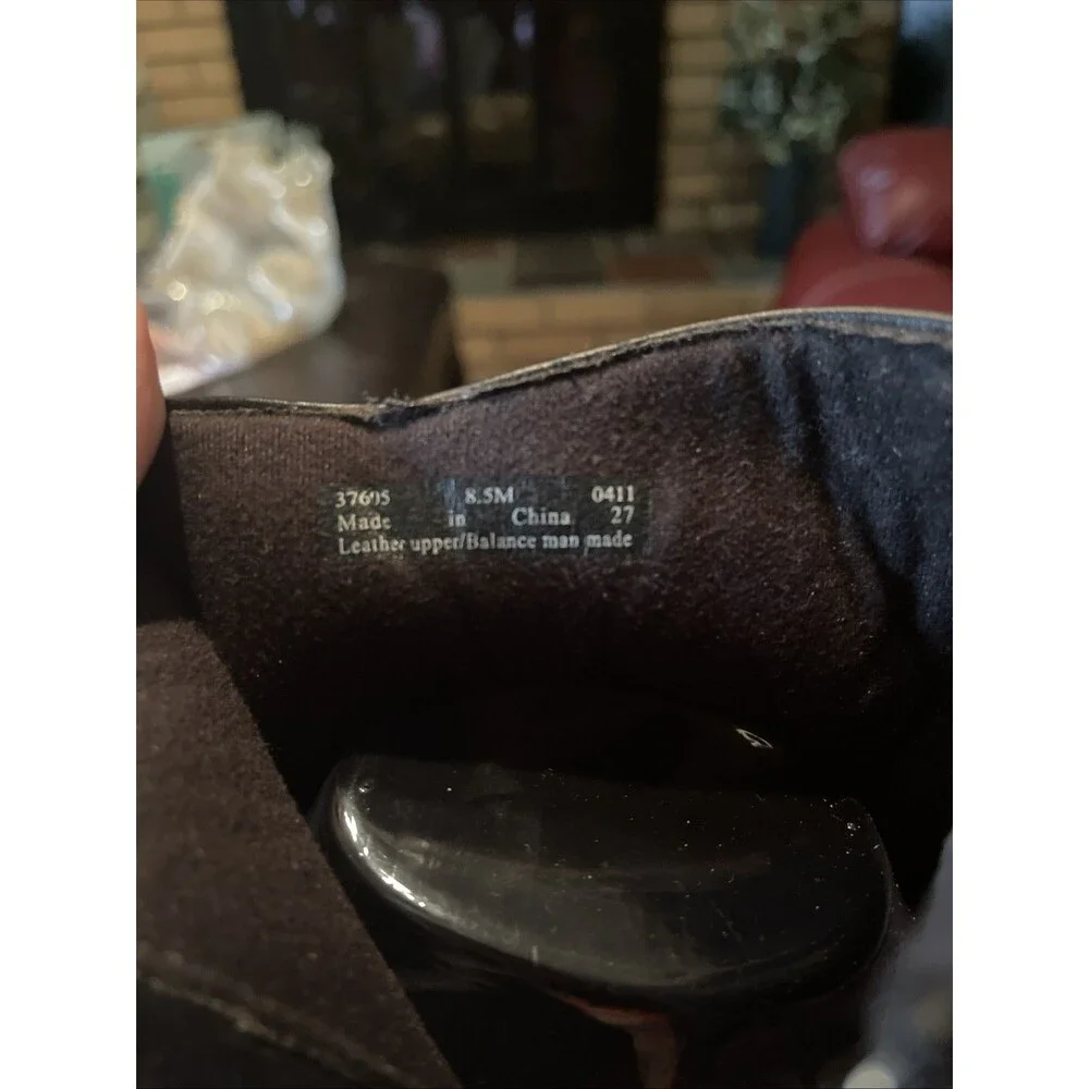 Clarks Artisan Ankle Boots Black Leather Boots Round Toe Zip Block Heel Size 8.5
